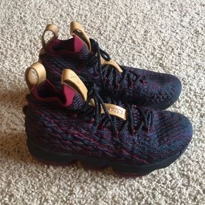 Nike Lebron James 15 Boys Basketball Shoes Sz 7Y